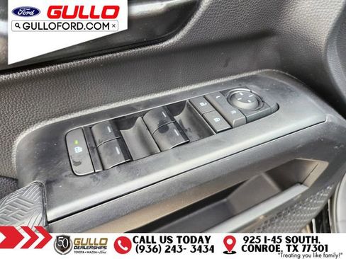 Used 2025 Toyota Tacoma SR5 AWD/4WD image 21