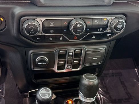 Used 2023 Jeep Gladiator Sport AWD/4WD image 10
