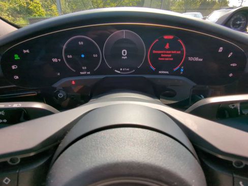 Used 2025 Porsche Taycan image 34