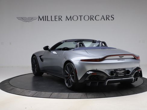 Used 2021 Aston Martin V8 Vantage Roadster RWD image 4