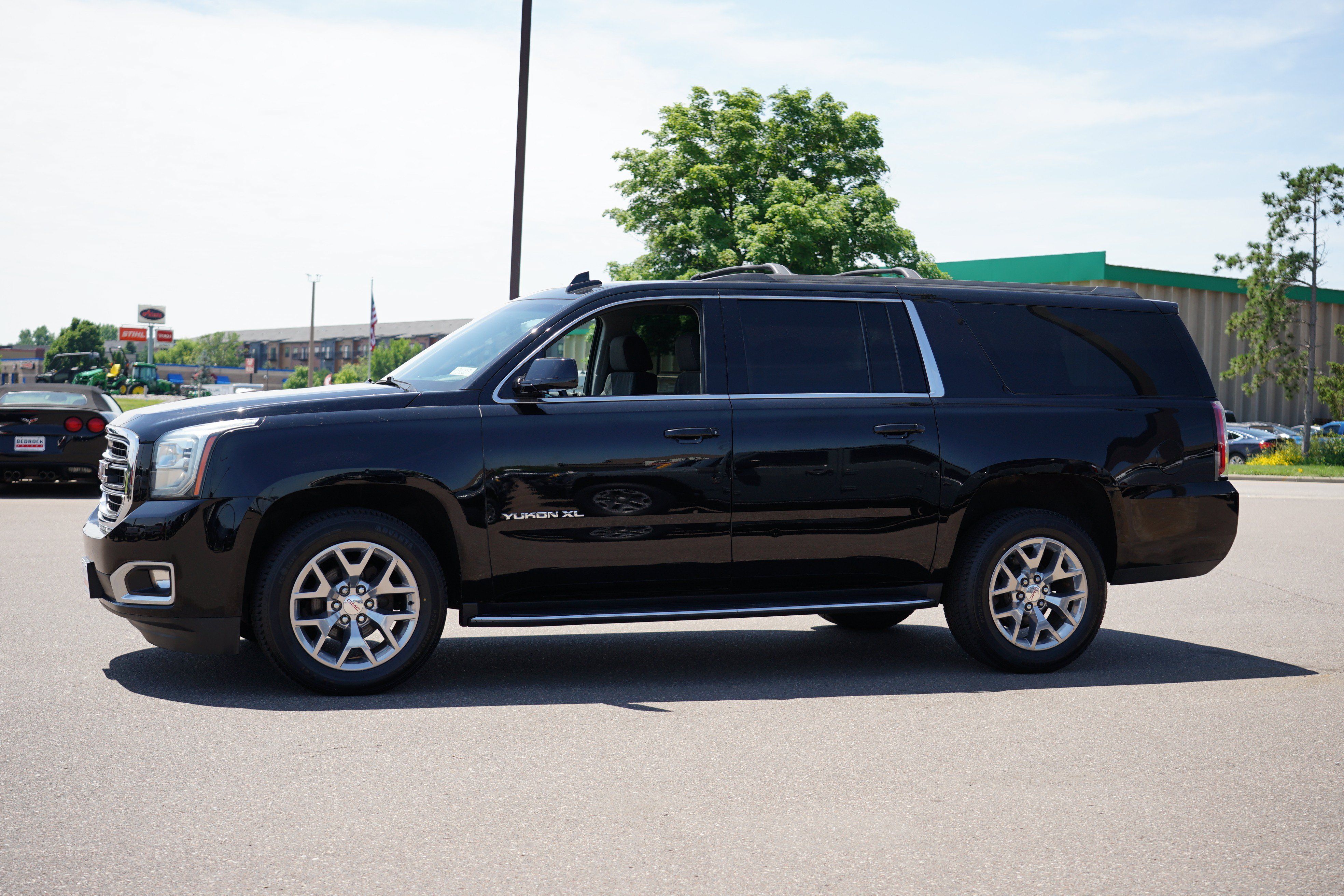 Used 2019 GMC Yukon XL SLE w/ SLE Value Package AWD/4WD image 6