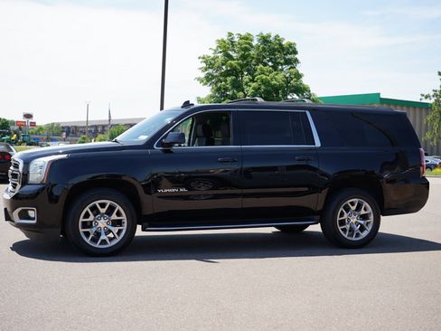 Used 2019 GMC Yukon XL SLE w/ SLE Value Package image 6