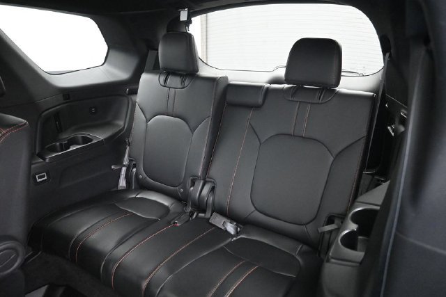 Used 2025 Honda Pilot TrailSport image 29