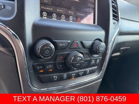 Used 2020 Jeep Grand Cherokee Laredo AWD/4WD image 26