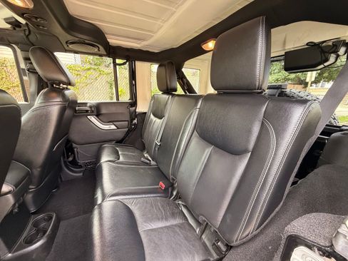 Used 2014 Jeep Wrangler Unlimited Rubicon AWD/4WD image 18