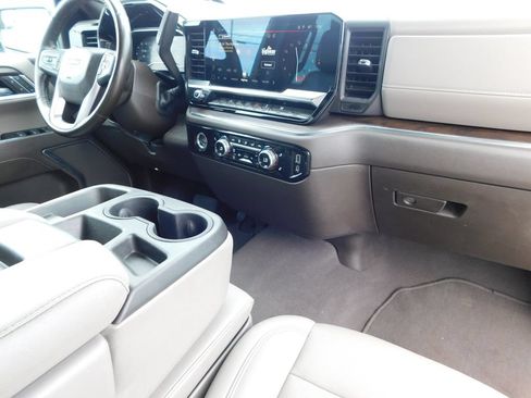 Used 2023 GMC Sierra 1500 SLT AWD/4WD image 25