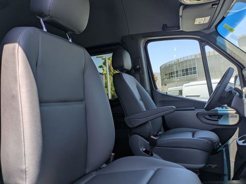 New 2026 Mercedes-Benz Sprinter 2500 image 9