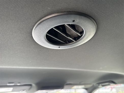 Used 2023 Chevrolet Suburban Premier image 19