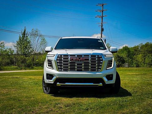 New 2026 GMC Yukon XL Denali w/ Denali Reserve Package AWD/4WD image 8