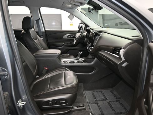 Used 2020 Chevrolet Traverse LT w/ LT Premium Package image 57