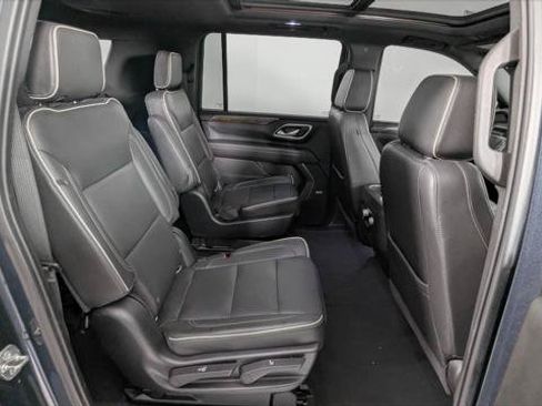 Used 2021 Chevrolet Suburban Premier w/ Premium Package RWD image 23
