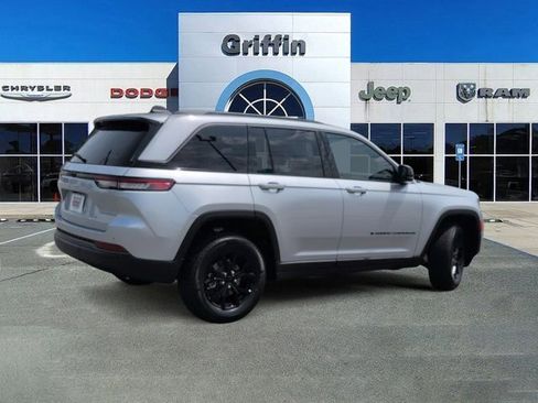 New 2026 Jeep Grand Cherokee Altitude RWD image 4