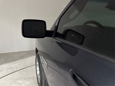 Used 2017 RAM 1500 Express image 31