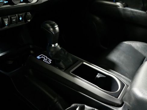 Used 2022 Toyota Tacoma TRD Off-Road w/ TRD Premium Off Road Package image 22