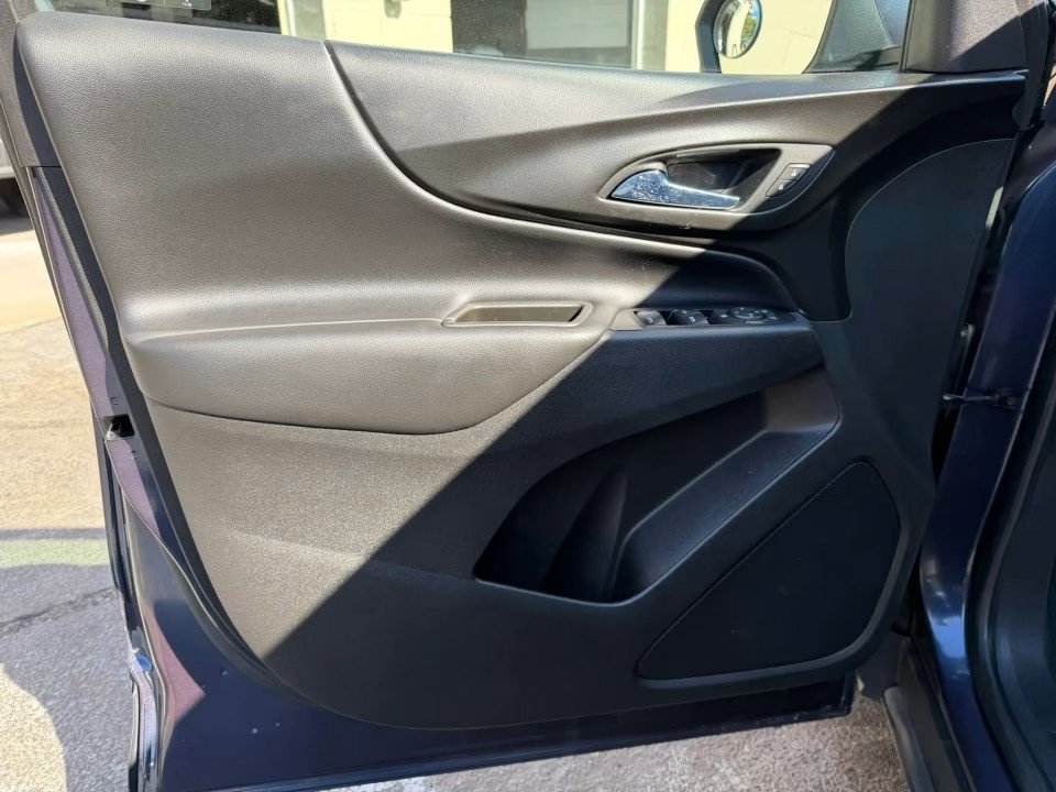 Used 2019 Chevrolet Equinox LT FWD image 12