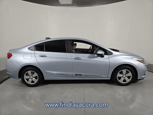 Used 2018 Chevrolet Cruze LS image 9