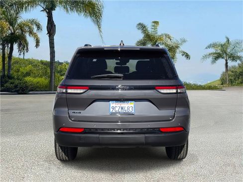 Certified 2023 Jeep Grand Cherokee Altitude image 5