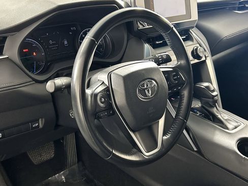 Used 2023 Toyota Venza LE image 13