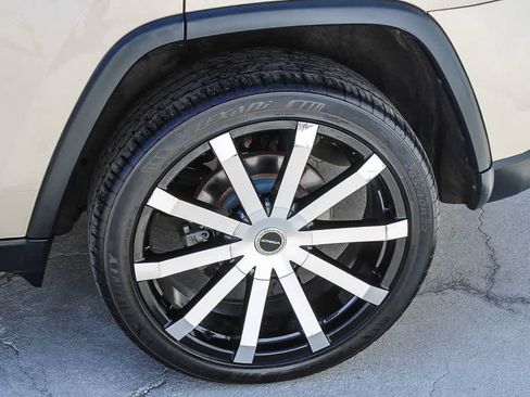 Used 2014 Jeep Grand Cherokee Limited w/ Luxury Group II AWD/4WD image 6