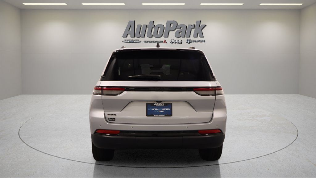 Certified 2024 Jeep Grand Cherokee Altitude AWD/4WD image 7