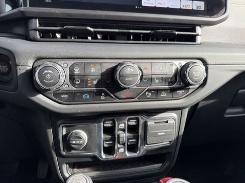 Used 2024 Jeep Wrangler Unlimited Sahara w/ Safety Group image 26