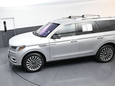 Used 2019 Lincoln Navigator Reserve AWD/4WD image 23