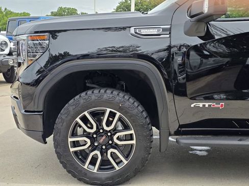 Used 2025 GMC Sierra 1500 AT4 w/ AT4 Premium Package AWD/4WD image 6