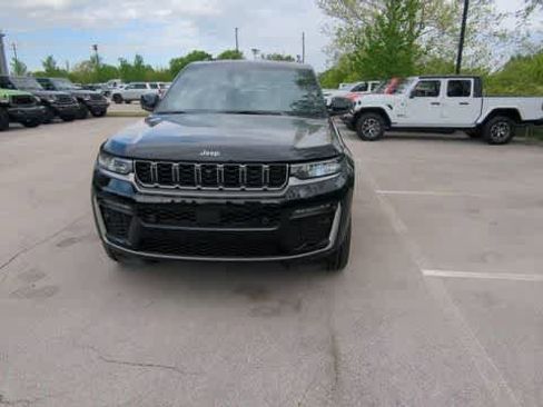 New 2026 Jeep Grand Cherokee Limited w/ Luxury Tech Group II AWD/4WD image 3