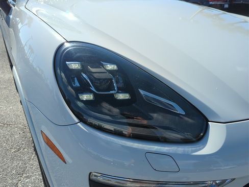 Used 2017 Porsche Cayenne S Platinum image 17