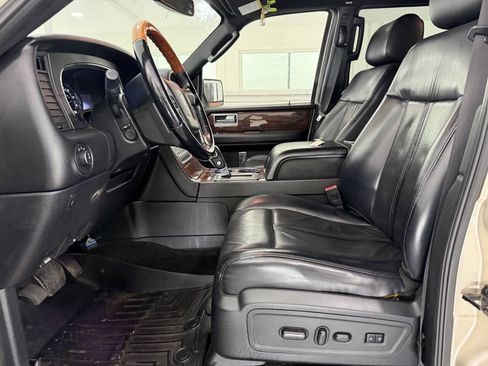 Used 2017 Lincoln Navigator L Select AWD/4WD image 31