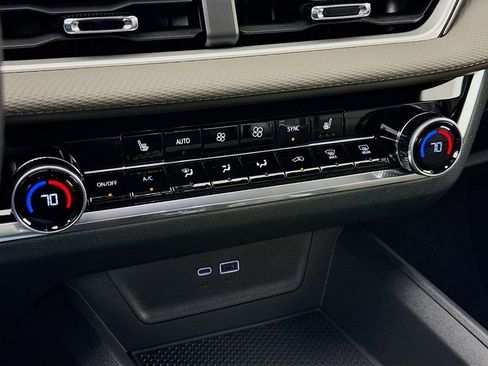 Used 2026 Chevrolet Equinox LT w/ Convenience Package II image 16