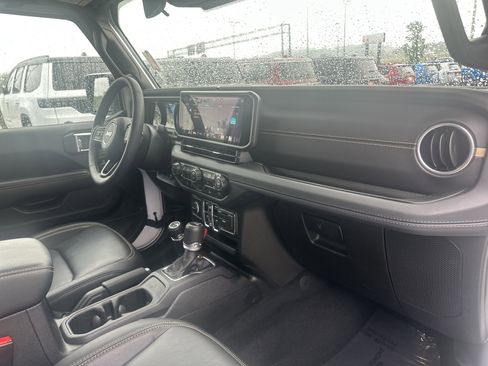 Used 2025 Jeep Gladiator Sport AWD/4WD image 32