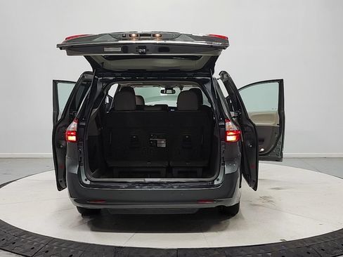 Used 2020 Toyota Sienna XLE Premium FWD image 15