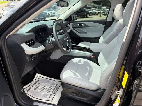 Used 2025 Ford Explorer Platinum w/ Ultimate Package AWD/4WD image 17