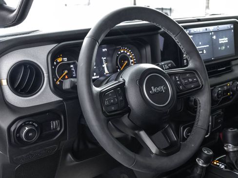 Used 2025 Jeep Wrangler Unlimited Sport AWD/4WD image 32