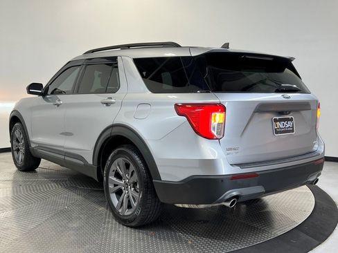 Used 2021 Ford Explorer XLT w/ Equipment Group 202A image 5