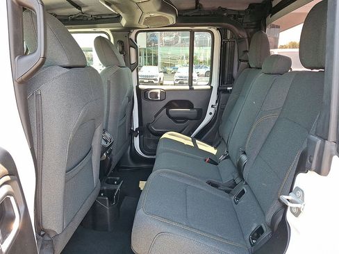 Used 2025 Jeep Gladiator Mojave AWD/4WD image 26