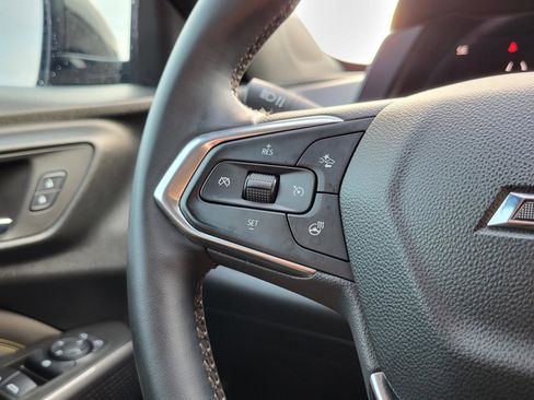 Used 2025 Chevrolet Trax ACTIV w/ Sunroof Package image 23