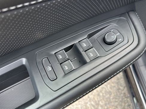 New 2026 Volkswagen Atlas Cross Sport SEL R-Line image 11