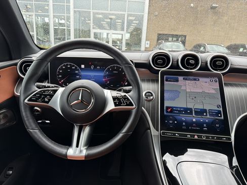 Used 2024 Mercedes-Benz GLC 300 4MATIC image 12