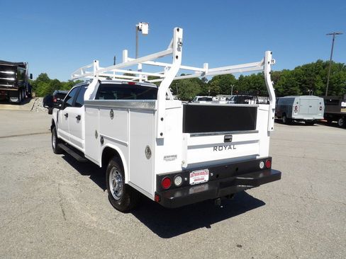 Used 2022 Ford F250 XL w/ Power Equipment Group AWD/4WD image 5