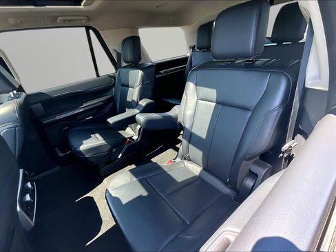 Used 2024 Ford Expedition XLT RWD image 18