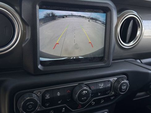 Used 2018 Jeep Wrangler Unlimited Sahara image 19