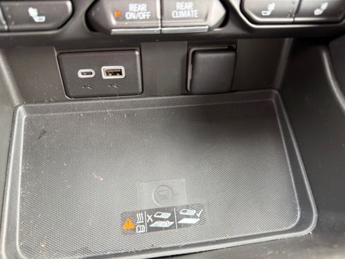 Used 2024 Chevrolet Tahoe Z71 w/ Luxury Package image 37