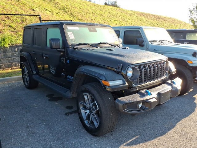 Used 2024 Jeep Wrangler Unlimited w/ Convenience Group AWD/4WD image 11