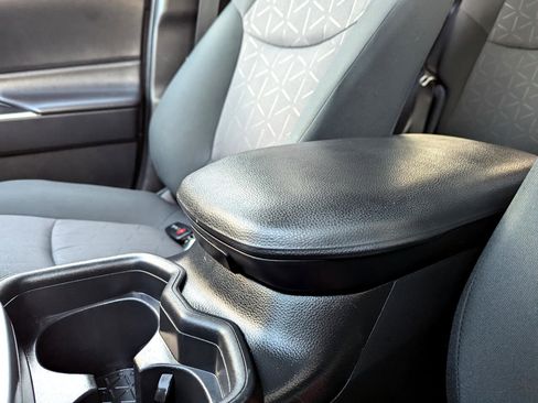 Used 2019 Toyota RAV4 XLE w/ Convenience Package image 28