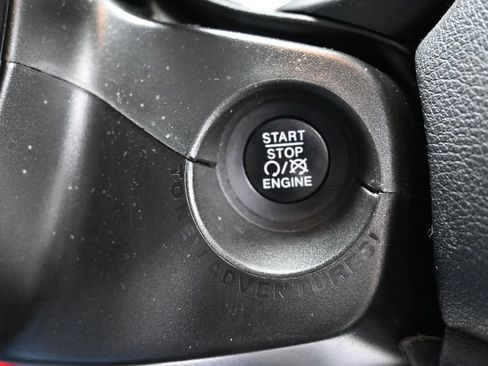 Used 2020 Jeep Renegade Latitude FWD image 34
