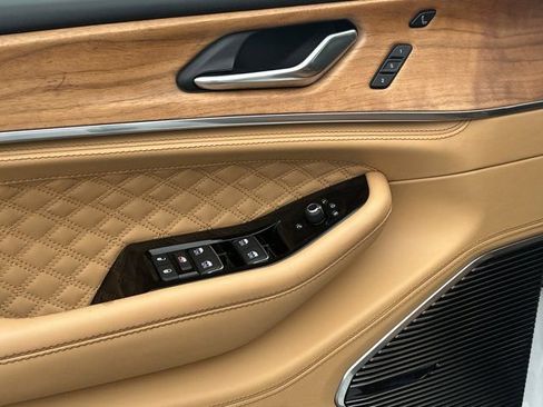 Used 2024 Jeep Grand Cherokee L Summit AWD/4WD image 13