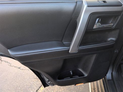 Used 2016 Toyota 4Runner SR5 image 32