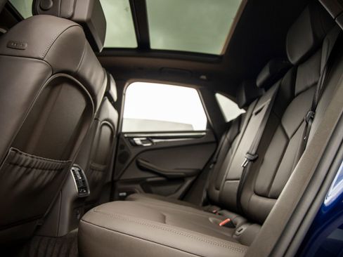 Certified 2025 Porsche Macan image 39